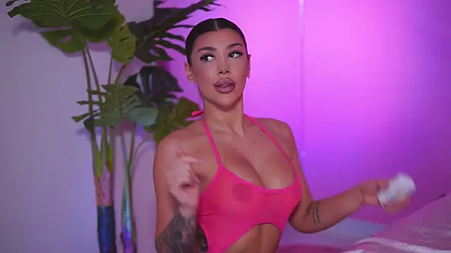 Snapshot of NatyDesiree chatting on 03-06-25, 08:19 NatyDesiree online show from 03-06-25, 08:19