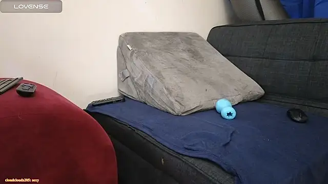 pantslesstraveler plt online show from 03-13-25, 12:35