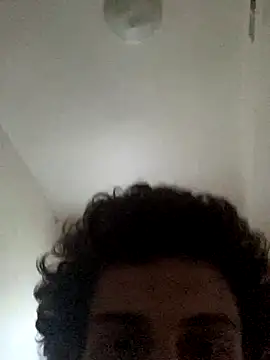 pantslesstraveler plt online show from 10-03-25, 10:51