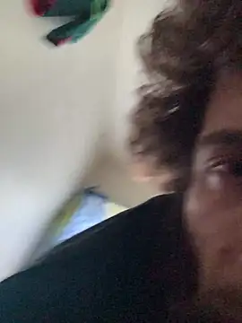 pantslesstraveler plt online show from 10-30-25, 03:02