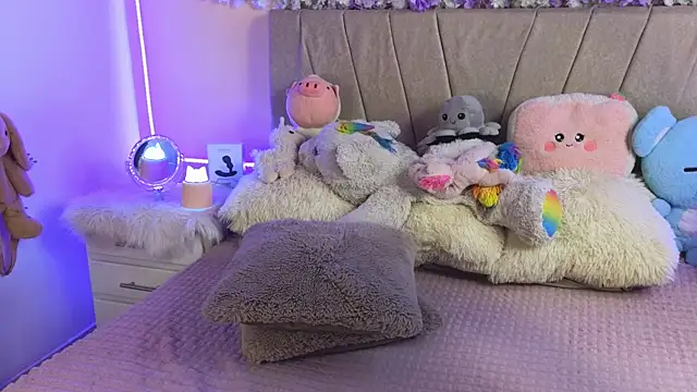 Baby Xian online show from 12-31-24, 04:16