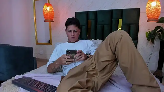 Levy Steve online show from 09-10-25, 04:12