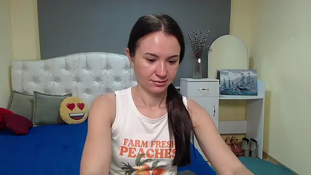 KaraCriegs online show from 11-07-25, 06:52