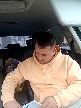 Snapshot of LucianM6 chatting on 11-17-25, 09:48 LucianM6 online show from 11-17-25, 09:48