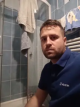 Snapshot of LucianM6 chatting on 11-18-25, 02:32 LucianM6 online show from 11-18-25, 02:32