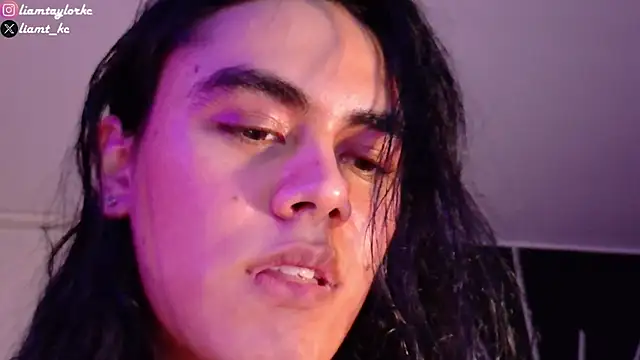 Snapshot of Liam_Taylor chatting on 03-23-25, 03:32 Liam Taylor online show from 03-23-25, 03:32