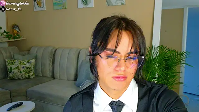 Snapshot of Liam_Taylor chatting on 09-12-25, 11:04 Liam Taylor online show from 09-12-25, 11:04