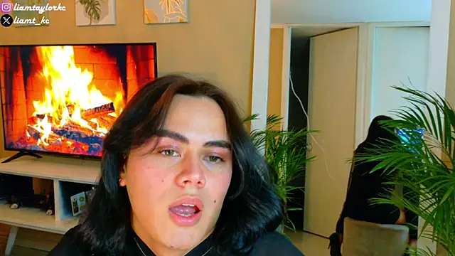 Snapshot of Liam_Taylor chatting on 09-30-25, 03:55 Liam Taylor online show from 09-30-25, 03:55