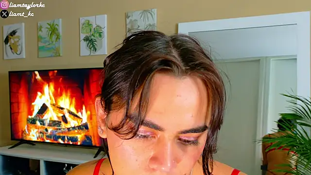 Snapshot of Liam_Taylor chatting on 10-23-25, 04:12 Liam Taylor online show from 10-23-25, 04:12