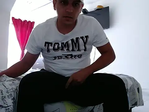 Snapshot of Bamban1419_ chatting on 09-13-25, 02:39 Bamban1419 online show from 09-13-25, 02:39