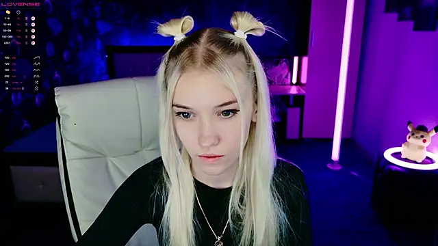 ShhhO O online show from 11-21-25, 04:38