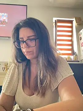 Snapshot of NadiraNoor chatting on 06-06-26, 05:56 NadiraNoor online show from 06-06-26, 05:56