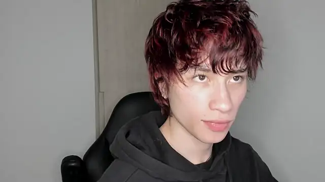 Snapshot of liamelf chatting on 01-15-26, 04:50 liamelf online show from 01-15-26, 04:50