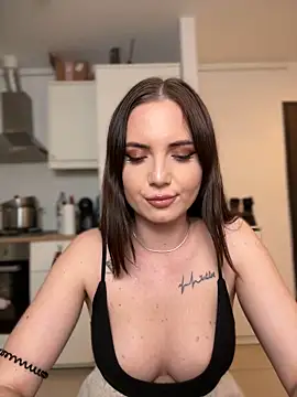 Snapshot of AvaGianna chatting on 12-12-24, 11:03 AvaGianna online show from 12-12-24, 11:03