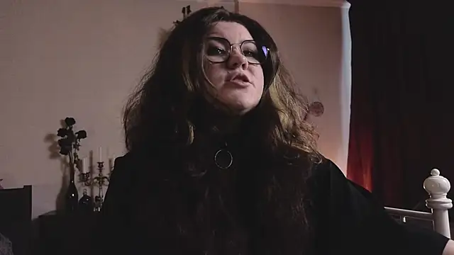 Snapshot of Laura_Karamazov chatting on 02-11-26, 09:47 Laura Karamazov online show from 02-11-26, 09:47