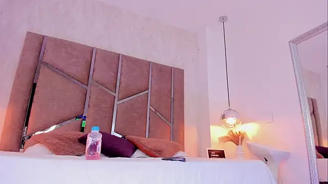 Martinaa Jones  online show from 02-09-25, 04:07