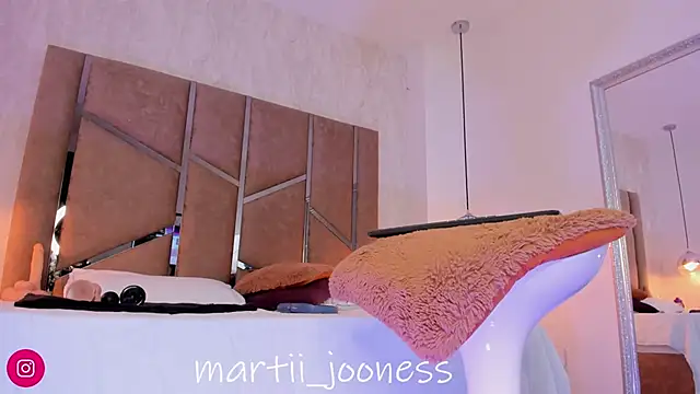 Martinaa Jones  online show from 02-23-25, 02:18