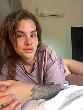 EmiliaCatalina online show from 01-05-25, 07:07