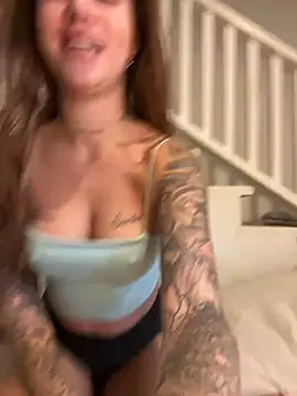 EmiliaCatalina online show from 02-12-25, 09:22