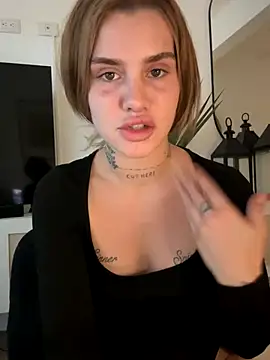 EmiliaCatalina online show from 09-15-25, 09:48