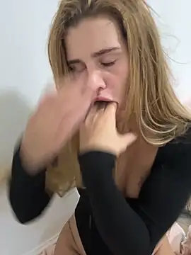 EmiliaCatalina online show from 10-07-25, 09:56