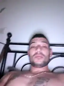 Snapshot of Zoltanioan26 chatting on 11-07-25, 12:32 Zoltanioan26 online show from 11-07-25, 12:32