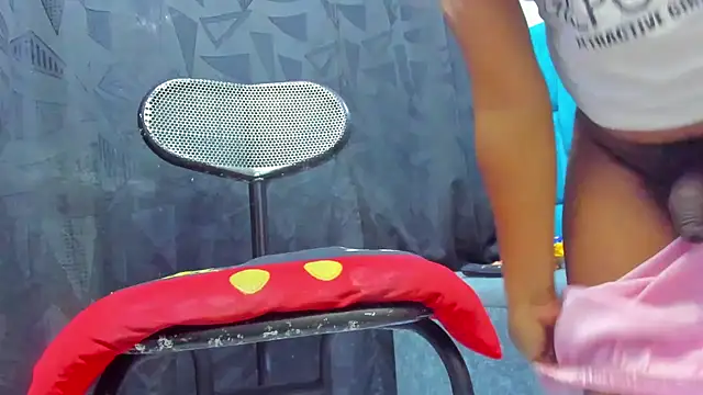 Snapshot of monsterdick_22cm chatting on 10-18-25, 02:07 monsterdick 22cm online show from 10-18-25, 02:07