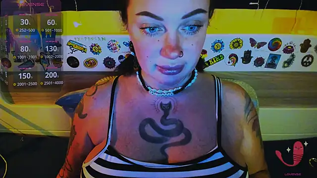 Snapshot of EllieOz chatting on 01-06-26, 03:27 EllieOz online show from 01-06-26, 03:27