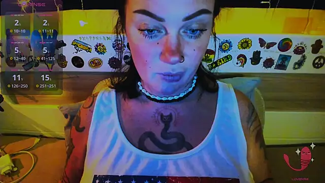 Snapshot of EllieOz chatting on 01-17-26, 02:22 EllieOz online show from 01-17-26, 02:22