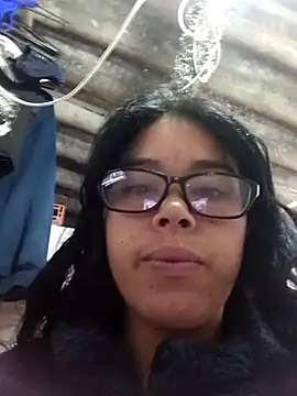 Snapshot of Angie-1998 chatting on 11-07-25, 10:10 Angie-1998 online show from 11-07-25, 10:10