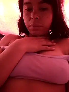 Snapshot of Angie-1998 chatting on 01-08-26, 07:16 Angie-1998 online show from 01-08-26, 07:16