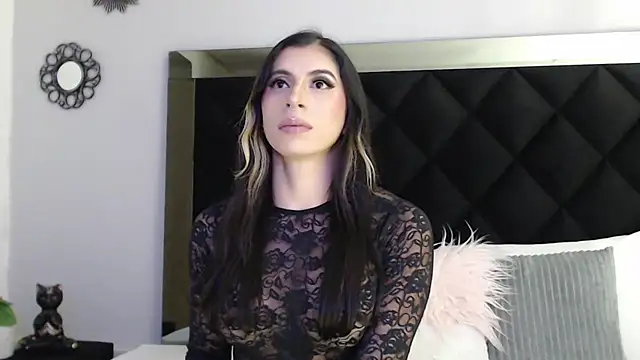 Snapshot of KinaCooper chatting on 11-11-25, 06:30 KinaCooper online show from 11-11-25, 06:30