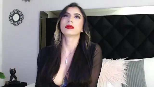 Snapshot of KinaCooper chatting on 12-01-25, 06:57 KinaCooper online show from 12-01-25, 06:57