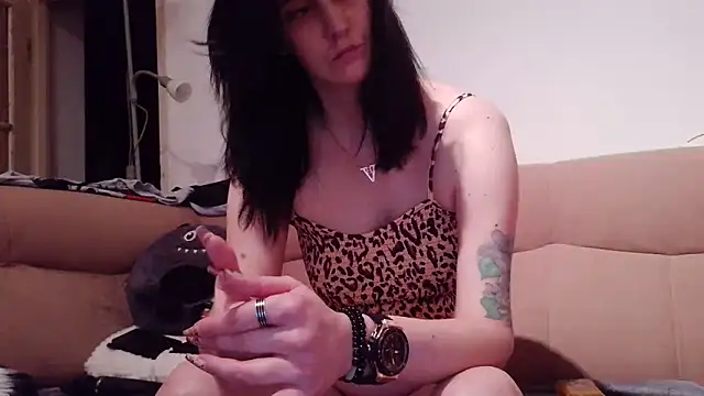 Snapshot of LauraBaby chatting on 12-20-24, 08:01 LauraBaby online show from 12-20-24, 08:01