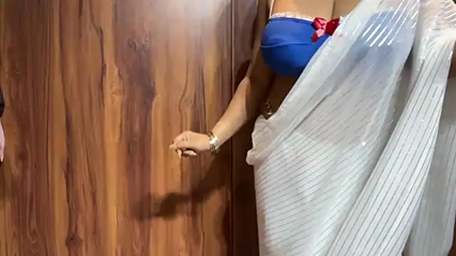 julie 08 online show from 04-28-26, 06:13