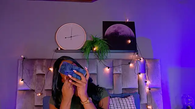 nahomi campbell online show from 10-21-25, 07:36