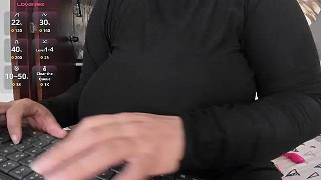 Amina hafsa online show from 04-12-26, 03:06