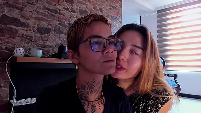 Snapshot of anaroman01 chatting on 12-28-24, 04:52 anaroman01 online show from 12-28-24, 04:52