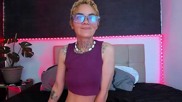 Snapshot of anaroman01 chatting on 01-18-25, 10:06 anaroman01 online show from 01-18-25, 10:06