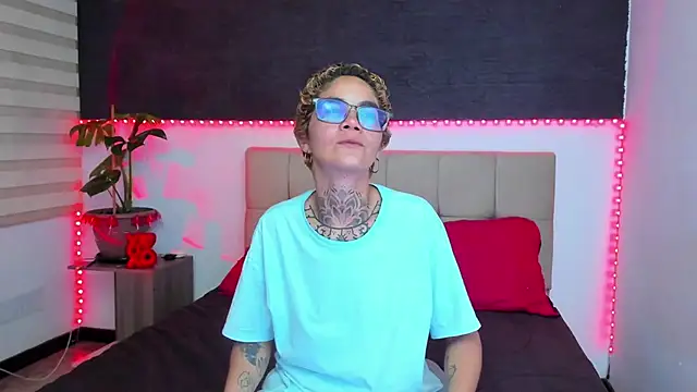 Snapshot of anaroman01 chatting on 02-22-25, 11:24 anaroman01 online show from 02-22-25, 11:24