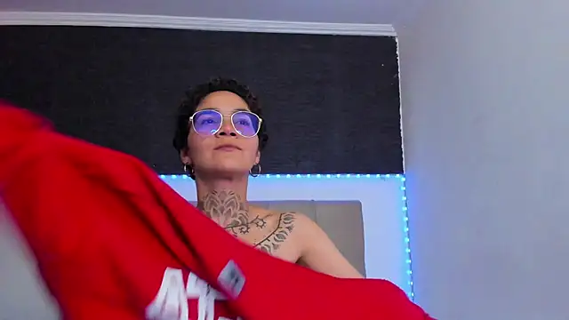 Snapshot of anaroman01 chatting on 09-10-25, 06:41 anaroman01 online show from 09-10-25, 06:41