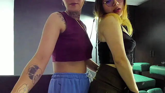 Snapshot of anaroman01 chatting on 11-07-25, 01:38 anaroman01 online show from 11-07-25, 01:38