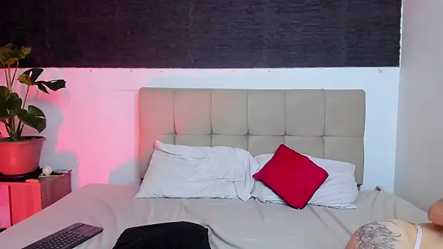 anaroman01 online show from 03-12-26, 01:12