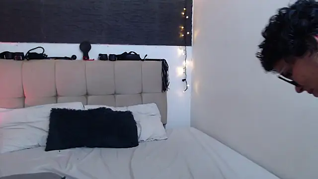 anaroman01 online show from 04-22-26, 02:25