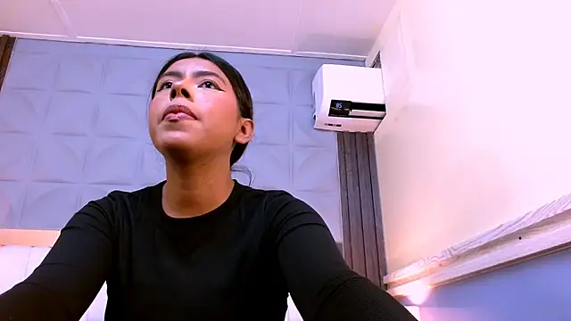 Snapshot of VeronicaRobles chatting on 10-24-25, 06:37 VeronicaRobles online show from 10-24-25, 06:37