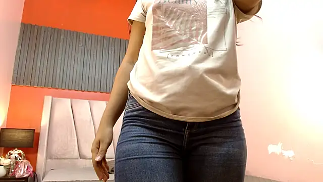 Snapshot of VeronicaRobles chatting on 11-19-25, 06:52 VeronicaRobles online show from 11-19-25, 06:52