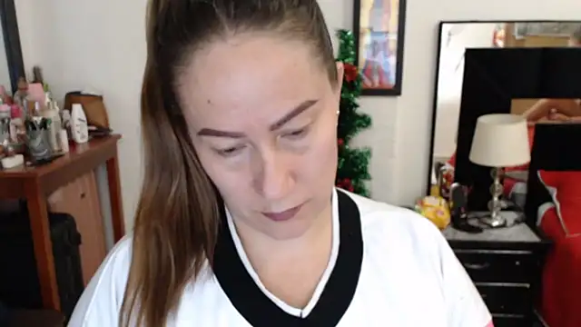 Snapshot of CATRINA-83 chatting on 12-05-25, 01:25 CATRINA-83 online show from 12-05-25, 01:25