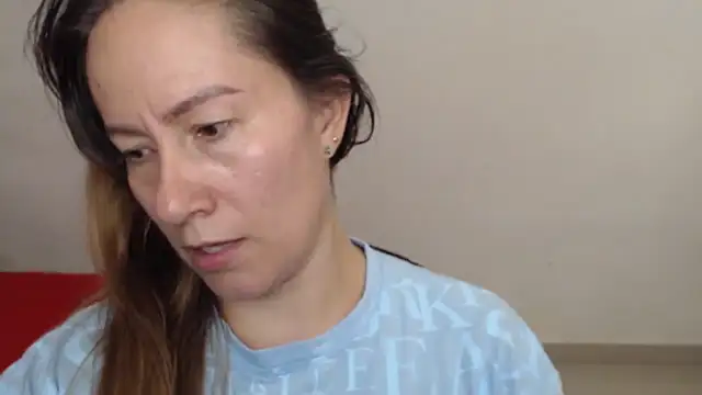 Snapshot of CATRINA-83 chatting on 12-14-25, 01:55 CATRINA-83 online show from 12-14-25, 01:55