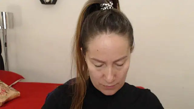 Snapshot of CATRINA-83 chatting on 12-20-25, 05:20 CATRINA-83 online show from 12-20-25, 05:20