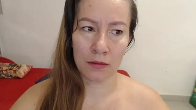 Snapshot of CATRINA-83 chatting on 12-22-25, 11:40 CATRINA-83 online show from 12-22-25, 11:40